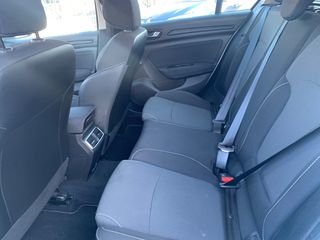 Renault Megane 2019-thumb-10