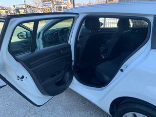 Renault Megane 2019-thumb-11