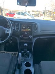 Renault Megane 2019-thumb-12