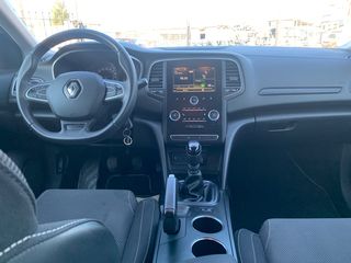 Renault Megane 2019-thumb-15