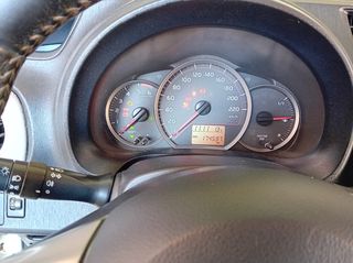 Toyota Yaris 2012-thumb-1