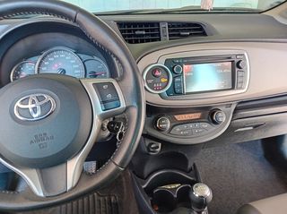 Toyota Yaris 2012-thumb-4