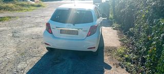 Toyota Yaris 2012-thumb-6
