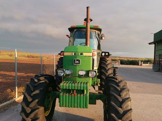 John Deere '82 4440