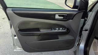 Ford Focus 2010-thumb-26