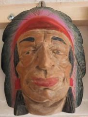 Ινδιάνος σε μορφή ξύλινης μάσκας χειροποίητης ζωγραφιστής