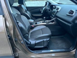Renault Kadjar 2016 1,6 4x4 TURBO DIESEL 131HP NAVI CRUISE KEYLESS BOSE FULL LED-thumb-32