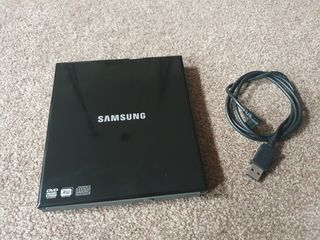 SAMSUNG USB 2.0 Black Slim External DVD Writer Model SE-S084