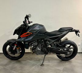 KTM 2024 990 Duke-thumb-1