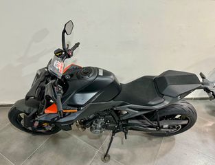 KTM 2024 990 Duke-thumb-2