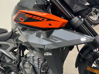 KTM 2024 990 Duke-thumb-6