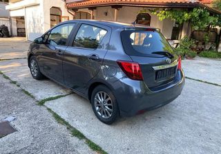 Toyota Yaris 2017-thumb-1