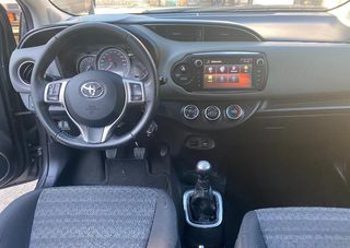 Toyota Yaris 2017-thumb-5