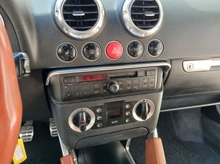 Audi TT 2002 225 quattro roadster-thumb-7