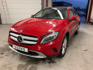 Mercedes-Benz GLA 200 '15 Mercedes-Benz GLA-Klasse GLA 200 d 4Matic Urban