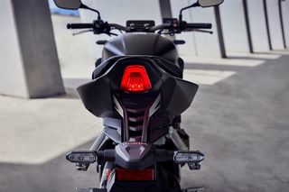 Honda CB 650 2025 CB650R E-CLUTCH ΑΤΟΚΑ-thumb-50