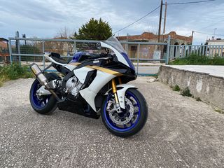 Yamaha YZF-R1M '15