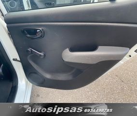 Hyundai i 10 2013-thumb-30