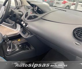 Renault Twingo 2014-thumb-29