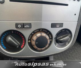 Opel Corsa 2011-thumb-61