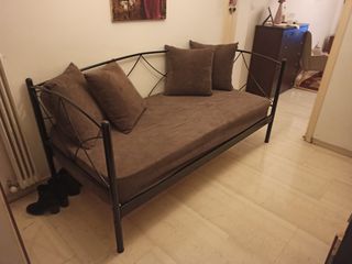 Μεταλλικος καναπές-κρεβατι