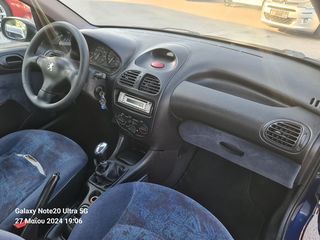 Peugeot 206 1999-thumb-15