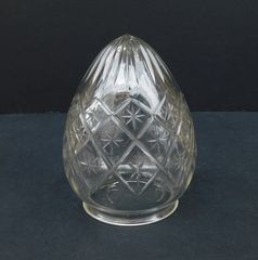 Γυαλί φωτιστικού κρυστάλλινο με εγχάρακτα σχέδια, περίπου 130 ετών.