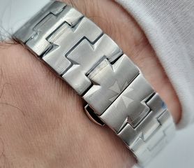 Vacheron Constantin Overseas Black dial-thumb-7