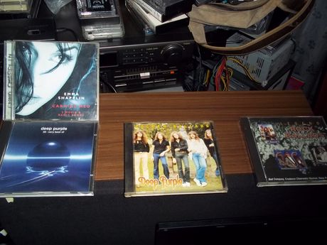 4 Γνησια cd αποτελουνται απο 3 CD των Deep Purple συλλογες απο τα καλυτερα τραγουδια τους και 1 cd emma shapplin