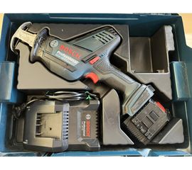 Bosch GSA 18 V-Li C Professional Σπαθοσεγα Μπαταριας 18V +φοστιστής και μπαταρία