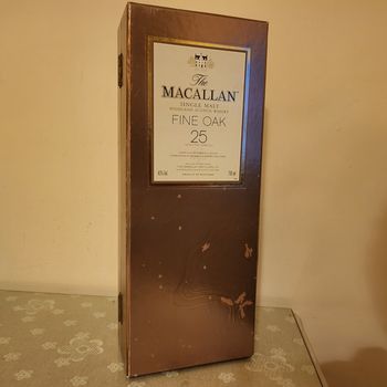 Κουτι Macallan 25yo Fine Oak. 
