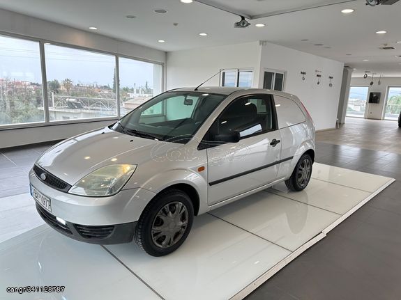 Ford Fiesta '04 Van