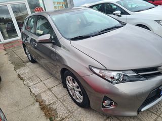 Toyota Auris 2013-thumb-3