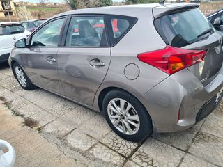 Toyota Auris 2013-thumb-1