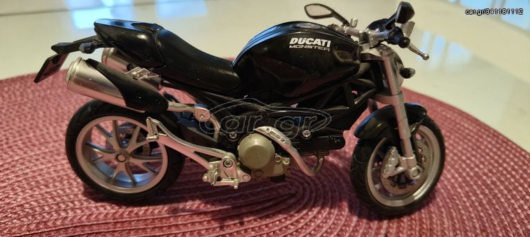 Μινιατούρα Ducati Monster 1100 σε κλίμακα 1/12