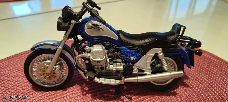 Μινιατούρα Moto Guzzi California 1100 σε κλίμακα 1/12