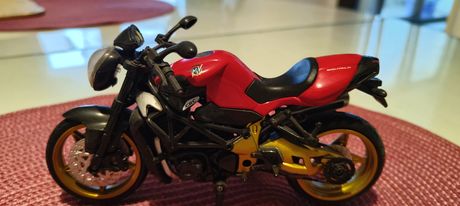 Μινιατούρα MV Agusta Brutal 750 σε κλίμακα 1/12