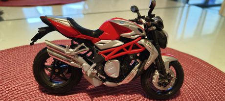 Μινιατούρα MV Agusta Brutal 1090 σε κλίμακα 1/12