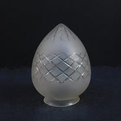 Γυαλί φωτιστικού κρυστάλλινο με εγχάρακτα σχέδια, περίπου 130 ετών.