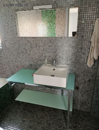 Έπιπλο μπάνιου με νιπτήρα βρύση καθρέπτη και φως 