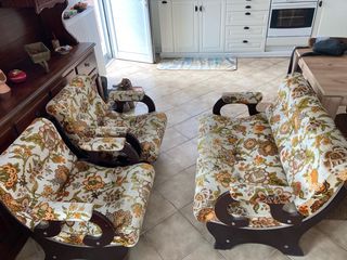 Ρετρό σαλονάκι διθεσιος καναπές και δυο πολυθρόνες 