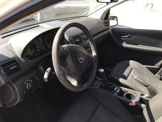 Mercedes-Benz A 160 2012-thumb-4