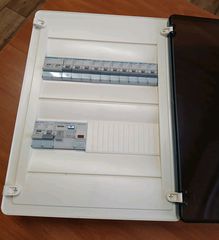 Μονοφασικός επιτοίχιος Πίνακας με ασφάλειες