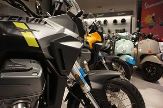 Moto Guzzi 2025 STELVIO NEW 1050-thumb-3
