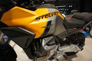 Moto Guzzi 2025 STELVIO NEW 1050-thumb-15