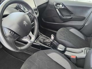 Peugeot 2008 2019 1.2 PureTech 82 Signature-thumb-7