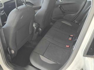 Peugeot 2008 2019 1.2 PureTech 82 Signature-thumb-8