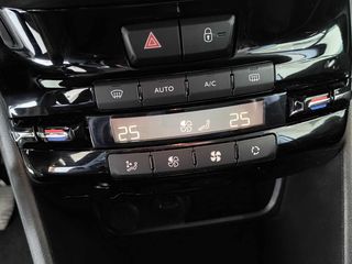 Peugeot 2008 2019 1.2 PureTech 82 Signature-thumb-12