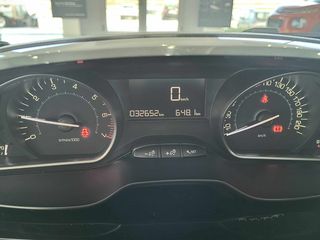 Peugeot 2008 2019 1.2 PureTech 82 Signature-thumb-18