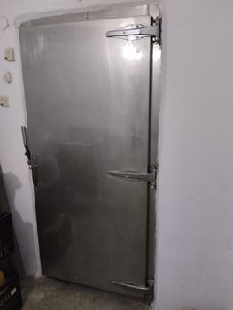Πόρτα ψυγείου-κατάψυξης inox ,σε άριστη κατάσταση  , 2×1 , 